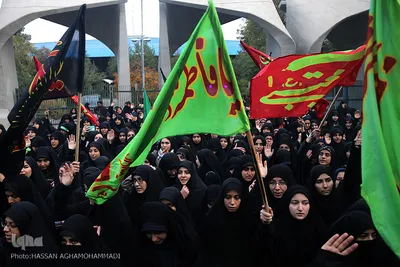 دسته عزاداری دانشجویان از دانشگاه تهران تا حسینیه امام خمینی (ره)