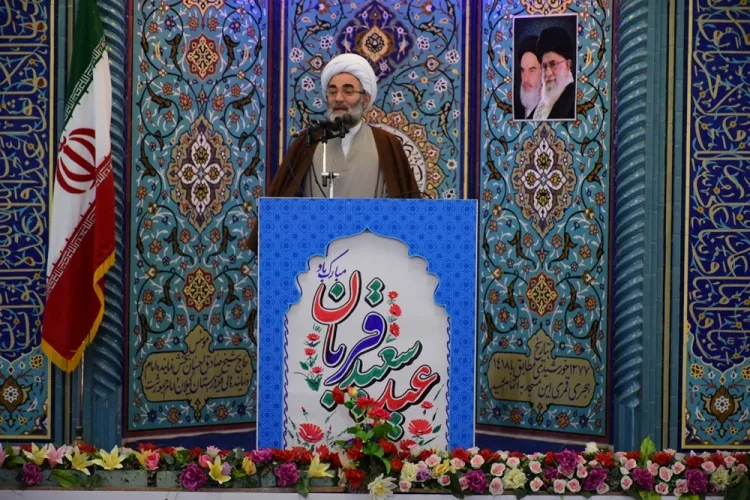 حضور گسترده مردم در دعای عرفه و عید قربان نشان‌دهنده توجه به معنویت است