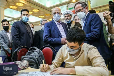بازدید وزیر علوم از نمایشگاه قرآن