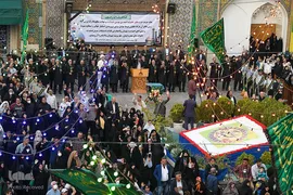 اهتزاز پرچم گنبد منور حضرت عبدالعظیم (ع)