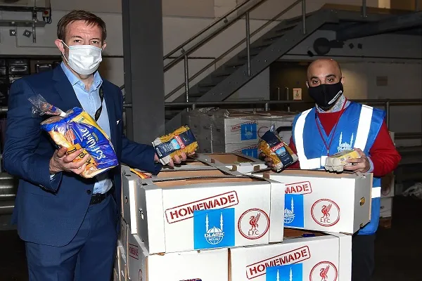 Islamic Center Cooperating to Distribute Food Packs in Liverpool