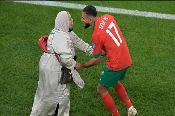 الغارديان: احتفال الأمهات مع لاعبي المغرب كسر صورة نمطية عن المسلمين