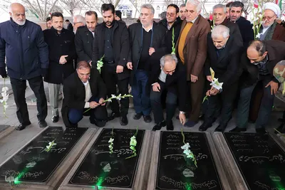 عطرافشانی و غبارروبی مزار شهدای وادی رحمت تبریز