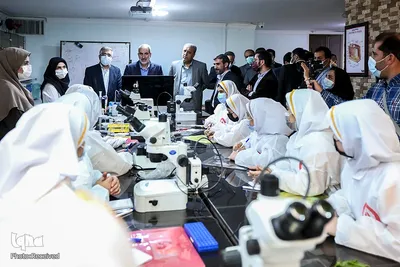 بازدید وزیر آموزش و پرورش از پژوهشگاه رویان