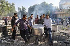 آیین پخت و توزیع ۱۵۰دیگ غذای نذری-مبارکه اصفهان ‎‎
