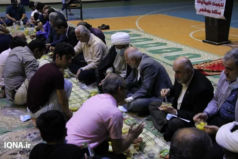 عکس | ضیافت افطاری رهبر انقلاب با حضور روشندلان قرآنی و هنری در بوشهر