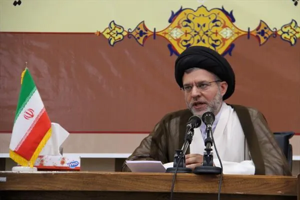 کانون‌های علمی طلاب و کرسی‌های نظریه‌پردازی در حوزه فعال شوند