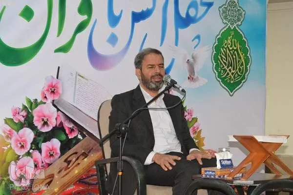 کرسی تلاوت قرآن در مسجد النبی(ص) مجتمع گاز پارس جنوبی استان بوشهر
