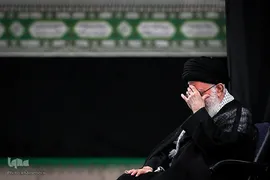 آخرین شب عزاداری حضرت اباعبدالله الحسین(ع) در حسینیه امام خمینی(ره) با حضور رهبر معظم انقلاب اسلامی