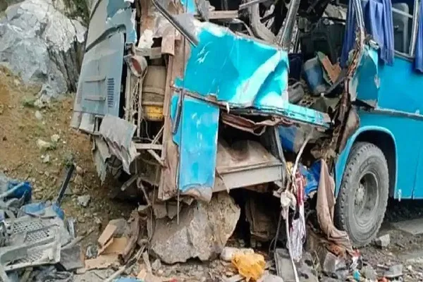 انفجار اتوبوس در منطقه شیعه‌نشین پاکستان 10 کشته بر جای گذاشت