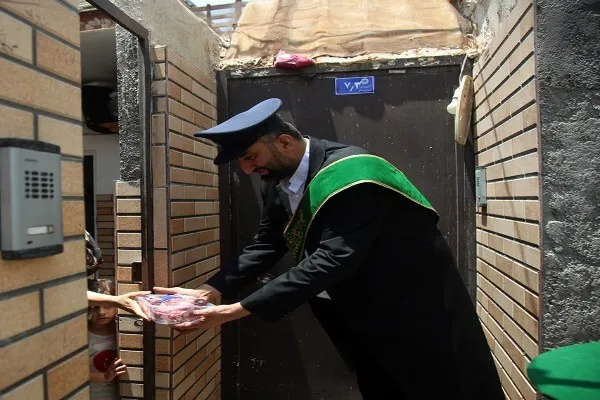 توزیع گوشت قربانی متبرک آستان مقدس بانوی کرامت بین نیازمندان