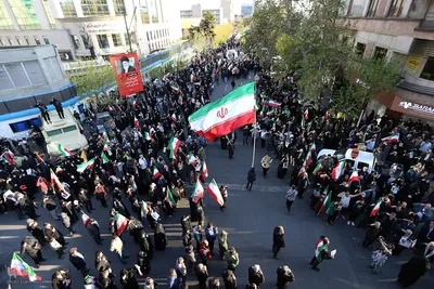 تشییع پیکر دریابان شهید «علیرضا تنگسیری» در میدان انقلاب