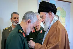 Revolutionsführer verleiht Zulfaqar-Orden an General Soleimani