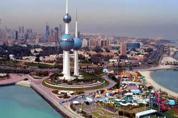 مقترح إغلاق المحلات وقت صلاة الجمعة يثير جدلاً واسعاً في الكويت