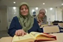 Une dame turque a commencé à apprendre la lecture du Coran à 65 ans