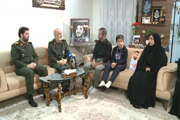 فرمانده سپاه به دیدار خانواده شهید علی‌وردی رفت