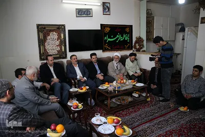 حضور کاروان قرآنی انقلاب در منزل زینب ابن علی حافظ کل قرآن و رتبه 4 کنکور سراسری رشته روانشناسی