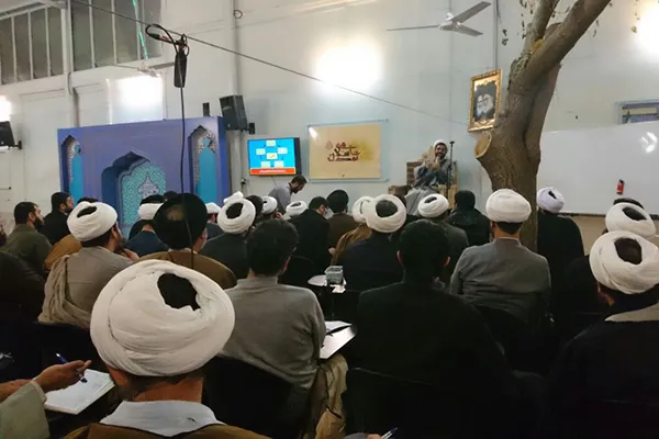مراقب حاشیه‌سازی نواندیشان در حوزه علمیه باشیم