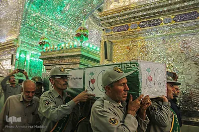 وداع شیرازی ها با محیط بانان شهید در حرم شاهچراغ(ع)‎‎