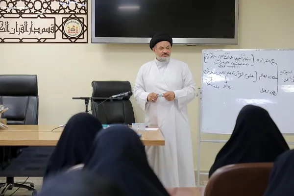 إنطلاق دورة تخصصية لتأهيل معلمات الحفظ القرآني في العراق + صور