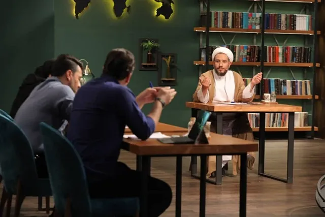 حکومت دینی در قبال رفاه و دنیای مردم وظیفه دارد / زمانه مجازی و زلزله فرهنگی