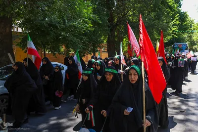قافله عزاداری و نماز ظهر روز عاشورا در اصفهان