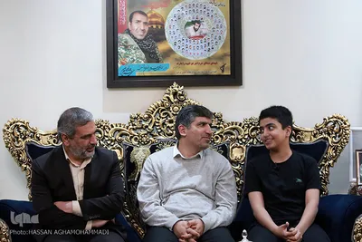 دیدار هفتگی نمایندگان جامعه قرآنی با خانواده شهید مدافع حرم «تقی ارغوانی»