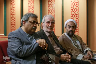 نشست رونمایی از کتاب «کلمات طاهر»