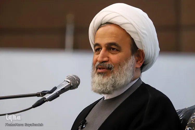 عصاره دینداری برخورداری از حال خوب است