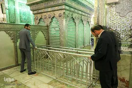 ضدعفونی كردن مستمر ضریح و صحن حرم مطهر شاهچراغ(ع)