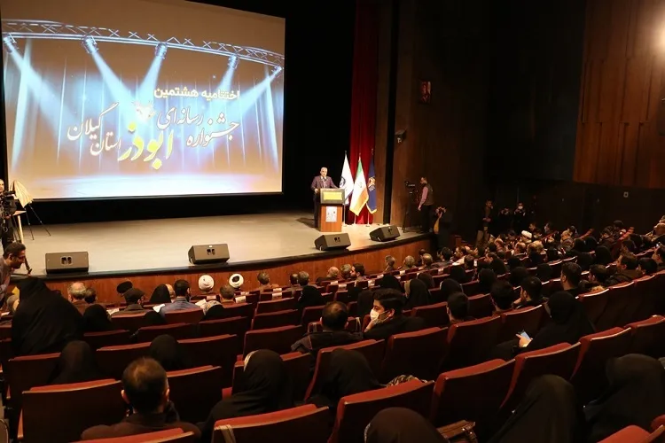 جهاد تبیین عاملی مهم برای تنویر افکار عمومی و نسل جوان است