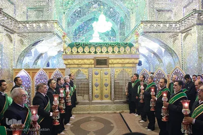 غبارروبی مضجع شريف حضرت سيدعلاءالدين حسين‌بن موسي‌الكاظم(ع)