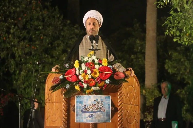 سعدی از حكمت عملی و نظری برخوردار است