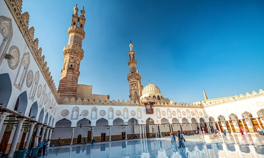 أول تعليق من الأزهر على حرق الكيان الصهيوني لنسخ من القرآن