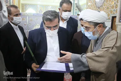 حضور وزیر ارشاد در حرم علی‌بن مهزیار اهوازی
