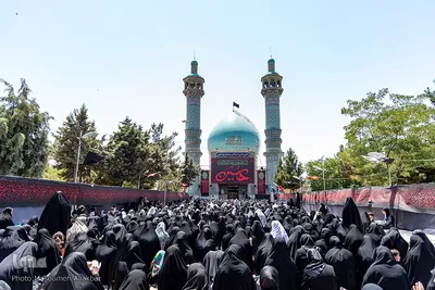 نماز ظهر عاشورا در آستان مقدس امامزادگان محمد (ع) و سکینه خاتون (س) کرج