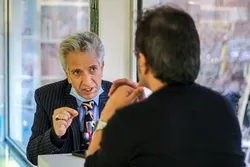 خطاط إیراني: النسخ هو أفضل الخطوط لکتابة القرآن