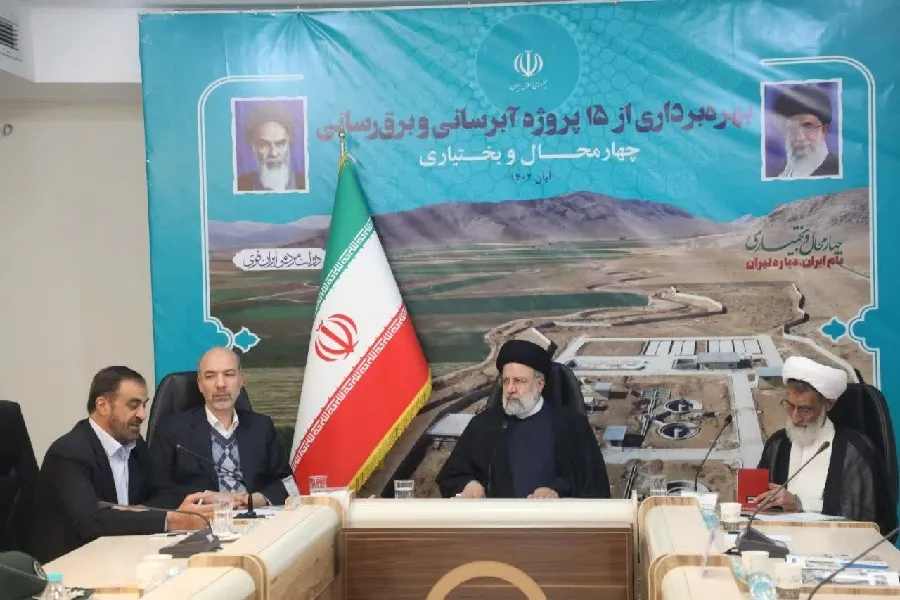 تقسیم امکانات در کشور باید به شایستگی انجام شود