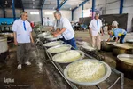 پخت غذا برای سیل‌زدگان خوزستانی توسط مواکب خمینی‌شهر