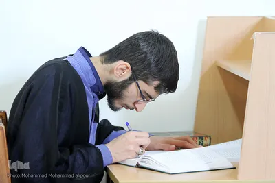 در برخی از مواقع بنابر درخواست پژوهشگران حوزوی و دانشگاهی، دارالتحقیق حوزه علمیه خوزستان در روزهای جمعه هم خدمت‌رسانی خود را انجام می‌دهد. 