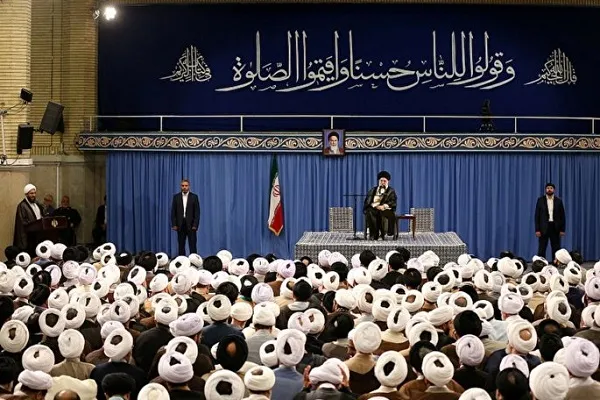 آية الله الخامنئي: لن ندع قرصنة بريطانيا البحرية دون رد