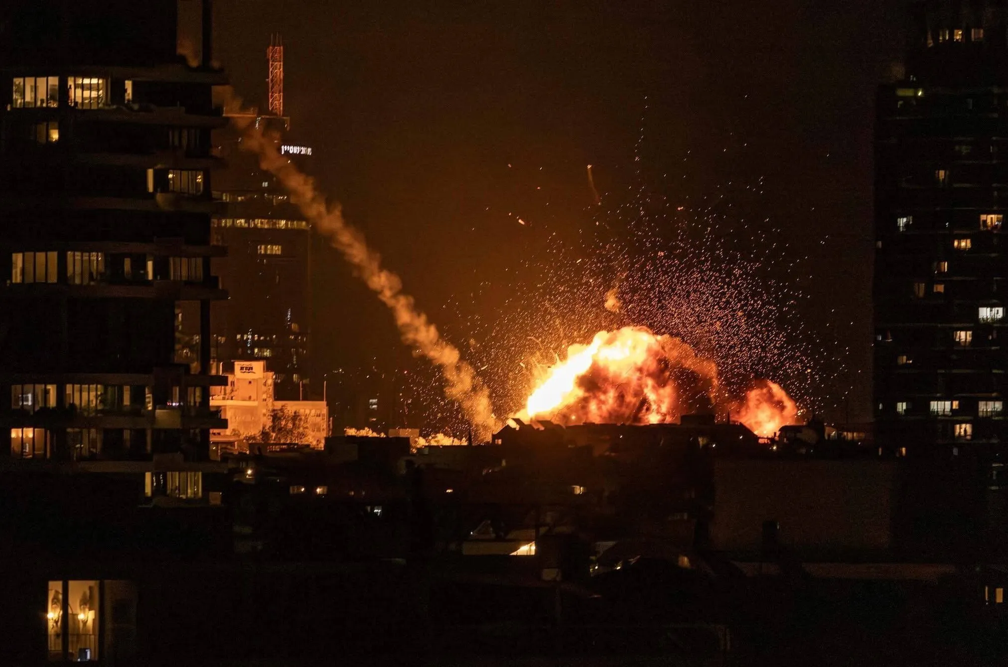 Hayfa ve Tel Aviv ateş altında