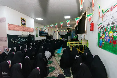آیین استقبال از پیکر شهید گمنام در دبستان کمائی اصفهان