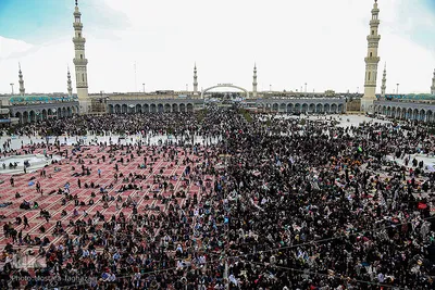تعویض پرچم گنبد مسجد جمکران