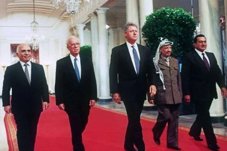 الموقف الفلسطيني المبدئي والواقعي العملي