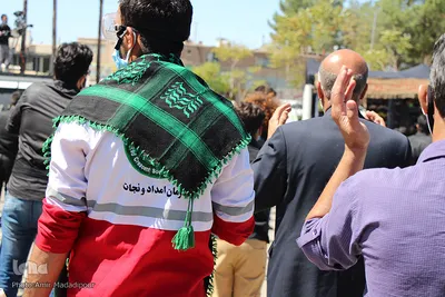 توزیع ماسک بین عزادارن حسینی