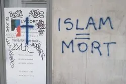 Des tags islamophobes sur les locaux d’une association turque à Paris
