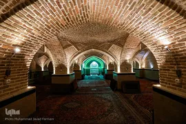 شبستان قدیم مسجد ملک آباد که عمر آن توسط سازمان میراث فرهنگی قریب به سیصد سال تخمین زده شده است