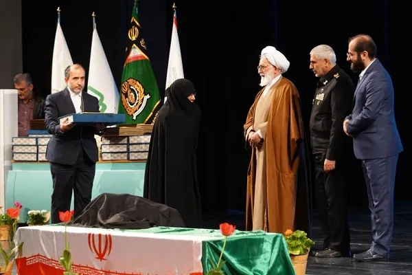 ناشران برتر کتب مادران و همسران شهدا تجلیل شدند