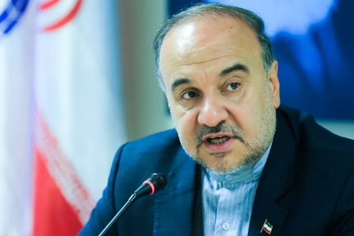 موافق حضور بانوان در استادیوم‌های ورزشی هستیم